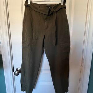 Banana Republic Dark Olive Green Cargo Pants with ankle trim size 8